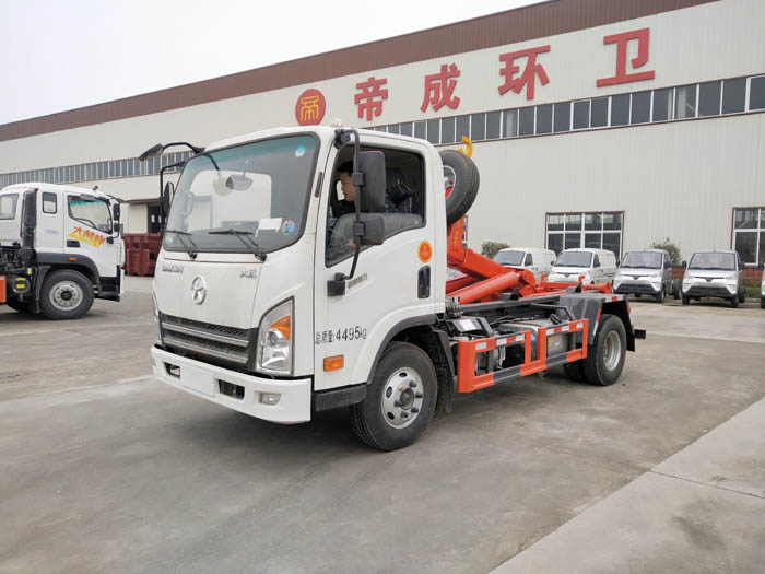 國六藍(lán)牌6方大運(yùn)勾臂式垃圾車